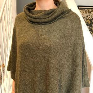 Green Kavu Poncho